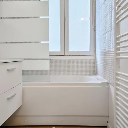 Appartement Quiet One-bedroom Flat Close To The Metro *